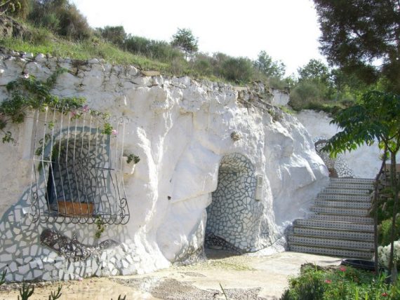 Las Cuevas Del Rodeo En Rojales Casas Cueva Convertidas En Estudios De las-cuevas-del-rodeo-en-rojales-casas-cueva-convertidas-en-estudios-de